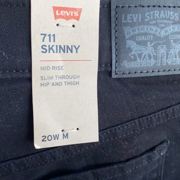NWT Levi's Women's Plus Size 711 Skinny Jeans black distressed 20W - Picture 9 of 10